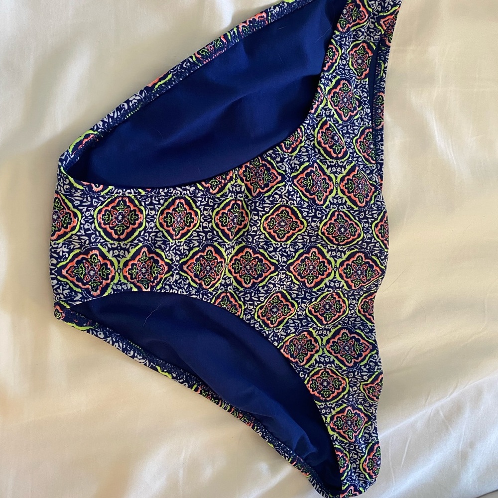 Xxl old navy swim bottoms.